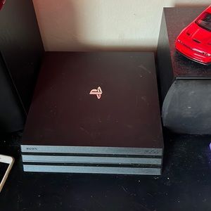 Ps4 pro 1TB storage